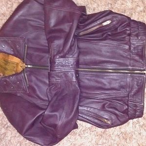 Vintage Ladies Leather Jacket.Med purple by Macgraw